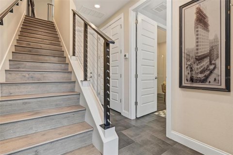 Townhouse in Tampa, Florida 3 bedrooms, 204.76 sq.m. № 2396385 - photo 4