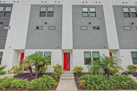 Townhouse in Tampa, Florida 3 bedrooms, 204.76 sq.m. № 2396385 - photo 3