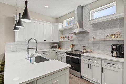 Townhouse in Tampa, Florida 3 bedrooms, 204.76 sq.m. № 2396385 - photo 17