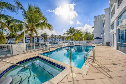 Condo in Aventura, Florida, 3 bedrooms  № 1875327 - photo 6