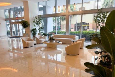 Condo in Miami, Florida, 2 bedrooms № 2353618 - photo 13