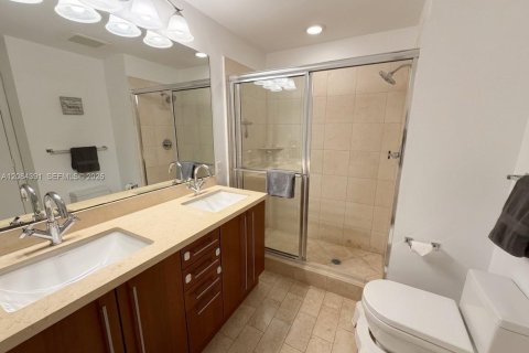 Condo in Miami, Florida, 2 bedrooms № 2353618 - photo 7