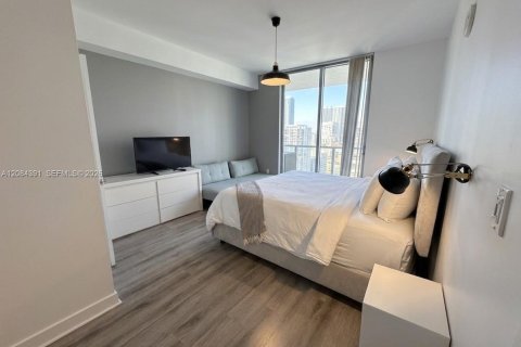 Condo in Miami, Florida, 2 bedrooms № 2353618 - photo 5