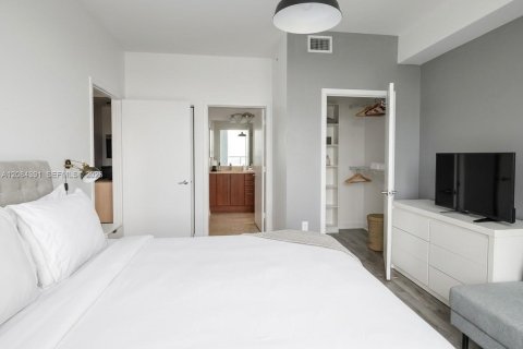 Condo in Miami, Florida, 2 bedrooms № 2353618 - photo 4