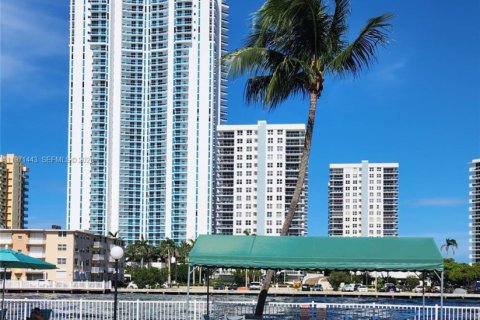 Кондоминиум с 1 спальней в Халландейл-Бич, Флорида № 2032269