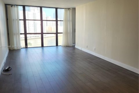 Купить кондоминиум в Халландейл-Бич, Флорида 1 спальня, 85.01м2, № 2032269 - фото 13