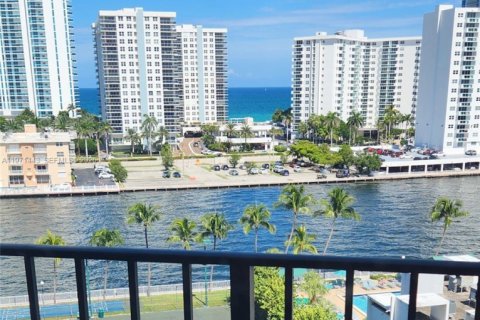 Купить кондоминиум в Халландейл-Бич, Флорида 1 спальня, 85.01м2, № 2032269 - фото 23