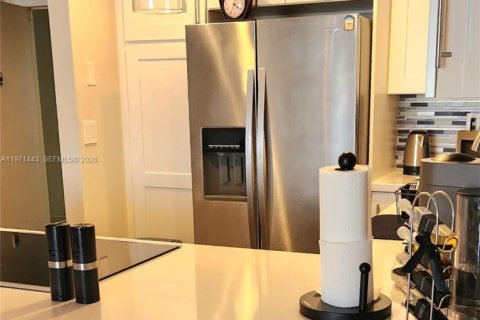 Купить кондоминиум в Халландейл-Бич, Флорида 1 спальня, 85.01м2, № 2032269 - фото 3