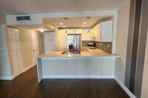 Купить кондоминиум в Халландейл-Бич, Флорида 1 спальня, 85.01м2, № 2032269 - фото 15