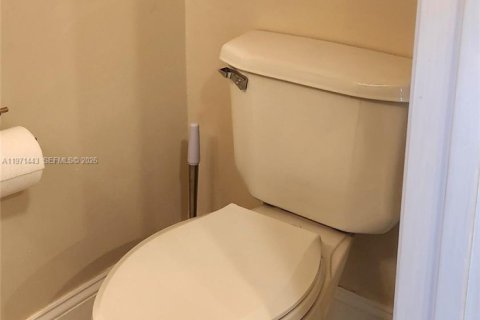 Купить кондоминиум в Халландейл-Бич, Флорида 1 спальня, 85.01м2, № 2032269 - фото 21