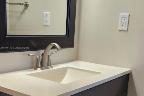 Купить кондоминиум в Халландейл-Бич, Флорида 1 спальня, 85.01м2, № 2032269 - фото 19