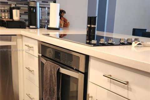 Купить кондоминиум в Халландейл-Бич, Флорида 1 спальня, 85.01м2, № 2032269 - фото 4