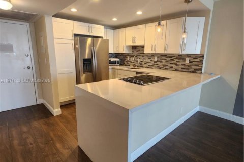 Купить кондоминиум в Халландейл-Бич, Флорида 1 спальня, 85.01м2, № 2032269 - фото 10