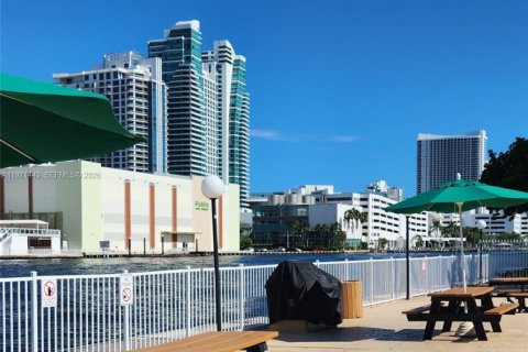 Купить кондоминиум в Халландейл-Бич, Флорида 1 спальня, 85.01м2, № 2032269 - фото 28