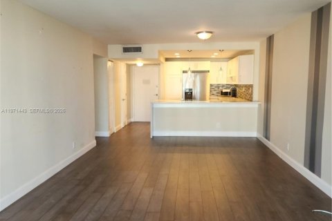 Купить кондоминиум в Халландейл-Бич, Флорида 1 спальня, 85.01м2, № 2032269 - фото 16