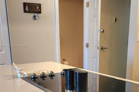 Купить кондоминиум в Халландейл-Бич, Флорида 1 спальня, 85.01м2, № 2032269 - фото 7