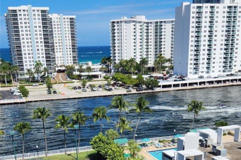 Купить кондоминиум в Халландейл-Бич, Флорида 1 спальня, 85.01м2, № 2032269 - фото 24