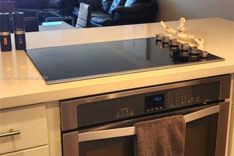 Купить кондоминиум в Халландейл-Бич, Флорида 1 спальня, 85.01м2, № 2032269 - фото 5