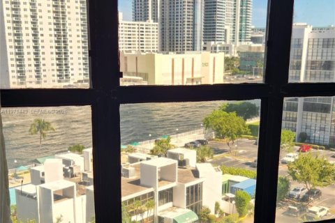 Купить кондоминиум в Халландейл-Бич, Флорида 1 спальня, 85.01м2, № 2032269 - фото 11