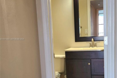 Купить кондоминиум в Халландейл-Бич, Флорида 1 спальня, 85.01м2, № 2032269 - фото 18