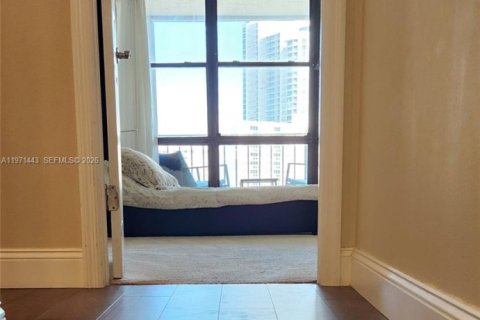 Купить кондоминиум в Халландейл-Бич, Флорида 1 спальня, 85.01м2, № 2032269 - фото 17