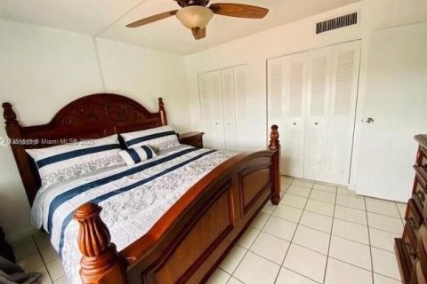 Condo in Hialeah, Florida, 1 bedroom № 1857524 - photo 7