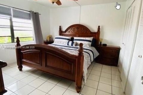 Condo in Hialeah, Florida, 1 bedroom № 1857524 - photo 6