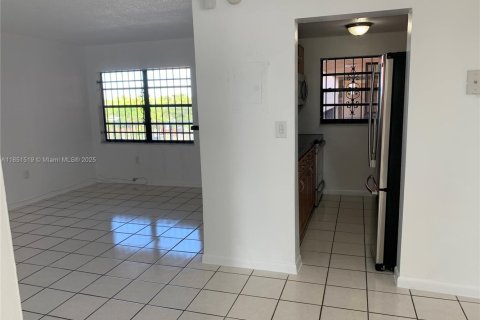 Condo in Hialeah, Florida, 1 bedroom № 1857524 - photo 19