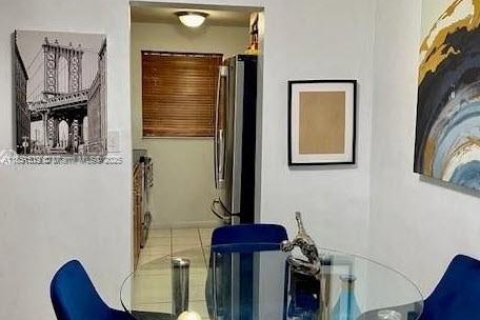 Condo in Hialeah, Florida, 1 bedroom № 1857524 - photo 9