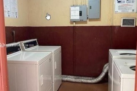 Condo in Hialeah, Florida, 1 bedroom № 1857524 - photo 20