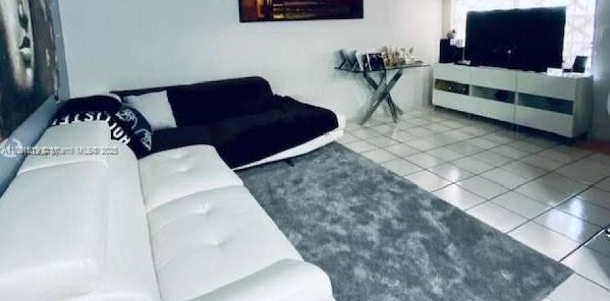 Condo in Hialeah, Florida, 1 bedroom № 1857524