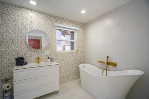Villa ou maison à louer à St. Lucie, Floride: 6 chambres, 333.52 m2 № 2180716 - photo 19