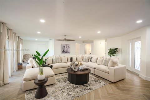 Villa ou maison à louer à St. Lucie, Floride: 6 chambres, 333.52 m2 № 2180716 - photo 16