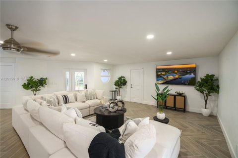 Villa ou maison à louer à St. Lucie, Floride: 6 chambres, 333.52 m2 № 2180716 - photo 15