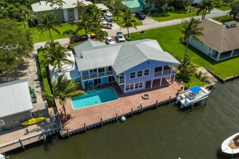 Villa ou maison à louer à St. Lucie, Floride: 6 chambres, 333.52 m2 № 2180716 - photo 3