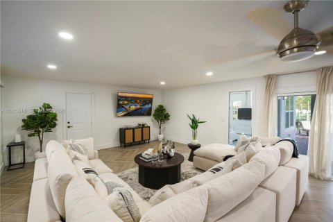 Villa ou maison à louer à St. Lucie, Floride: 6 chambres, 333.52 m2 № 2180716 - photo 17
