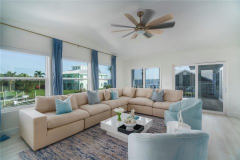 Villa ou maison à louer à St. Lucie, Floride: 6 chambres, 333.52 m2 № 2180716 - photo 6