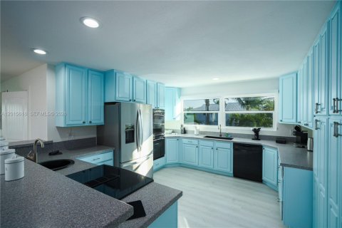 Villa ou maison à louer à St. Lucie, Floride: 6 chambres, 333.52 m2 № 2180716 - photo 9