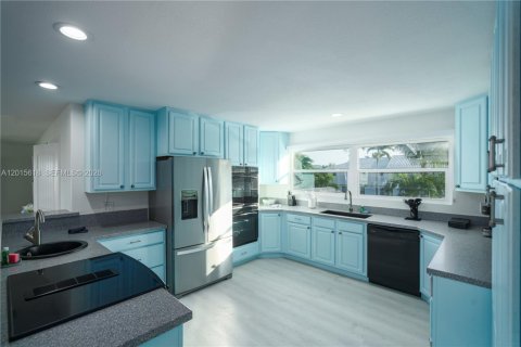 Villa ou maison à louer à St. Lucie, Floride: 6 chambres, 333.52 m2 № 2180716 - photo 10