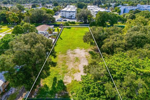 Land in North Miami, Florida № 2015154 - photo 12