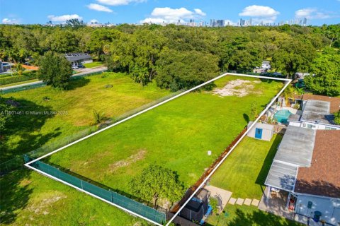 Land in North Miami, Florida № 2015154 - photo 14