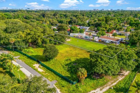 Land in North Miami, Florida № 2015154 - photo 11