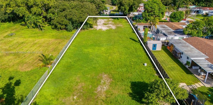Land in North Miami, Florida № 2015154