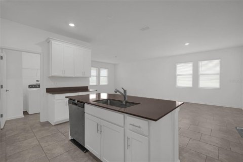 Villa ou maison à vendre à Davenport, Floride: 4 chambres, 192.87 m2 № 2409959 - photo 5