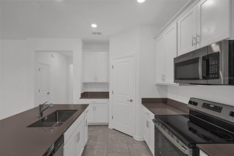 Villa ou maison à vendre à Davenport, Floride: 4 chambres, 192.87 m2 № 2409959 - photo 6