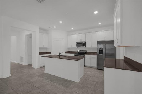 Villa ou maison à vendre à Davenport, Floride: 4 chambres, 192.87 m2 № 2409959 - photo 4