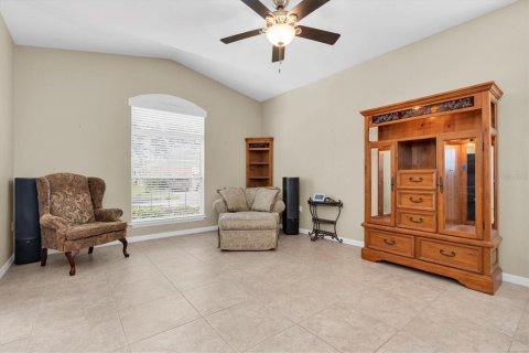 House in New Port Richey, Florida 4 bedrooms, 182.83 sq.m. № 1909462 - photo 5