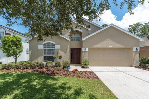 House in New Port Richey, Florida 4 bedrooms, 182.83 sq.m. № 1909462 - photo 1