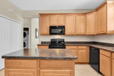 House in New Port Richey, Florida 4 bedrooms, 182.83 sq.m. № 1909462 - photo 12