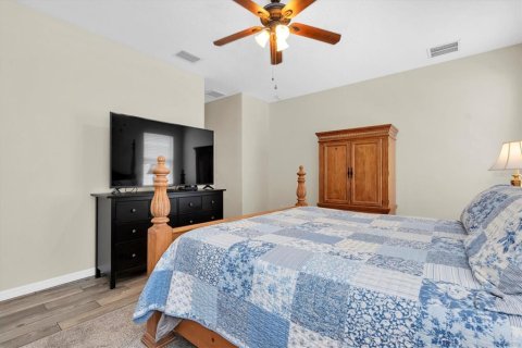 House in New Port Richey, Florida 4 bedrooms, 182.83 sq.m. № 1909462 - photo 19